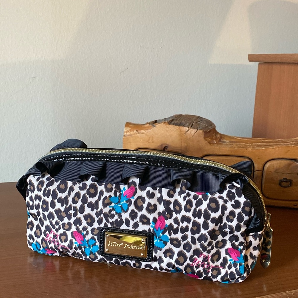 Betsey Johnson Cometic Bag